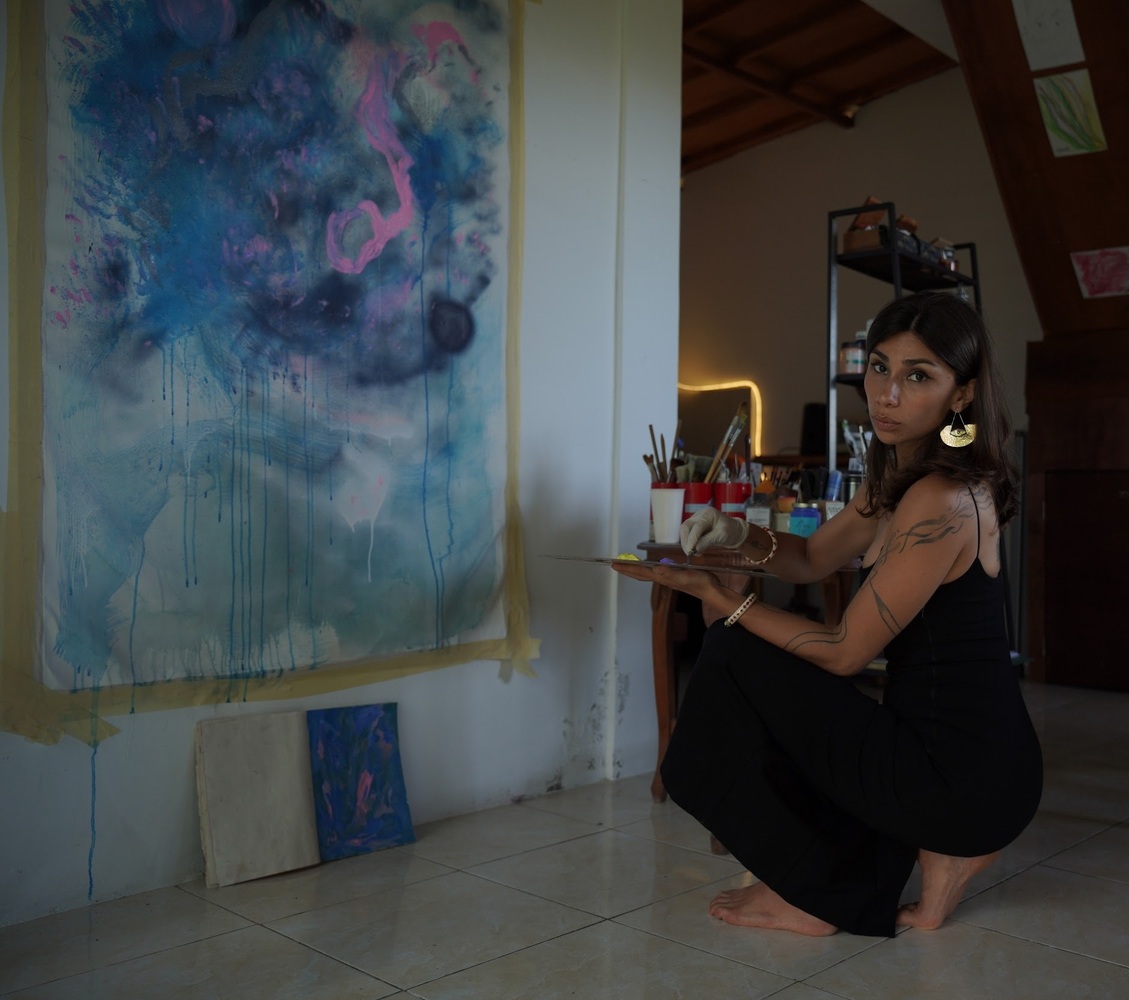 Lya Helia with her art